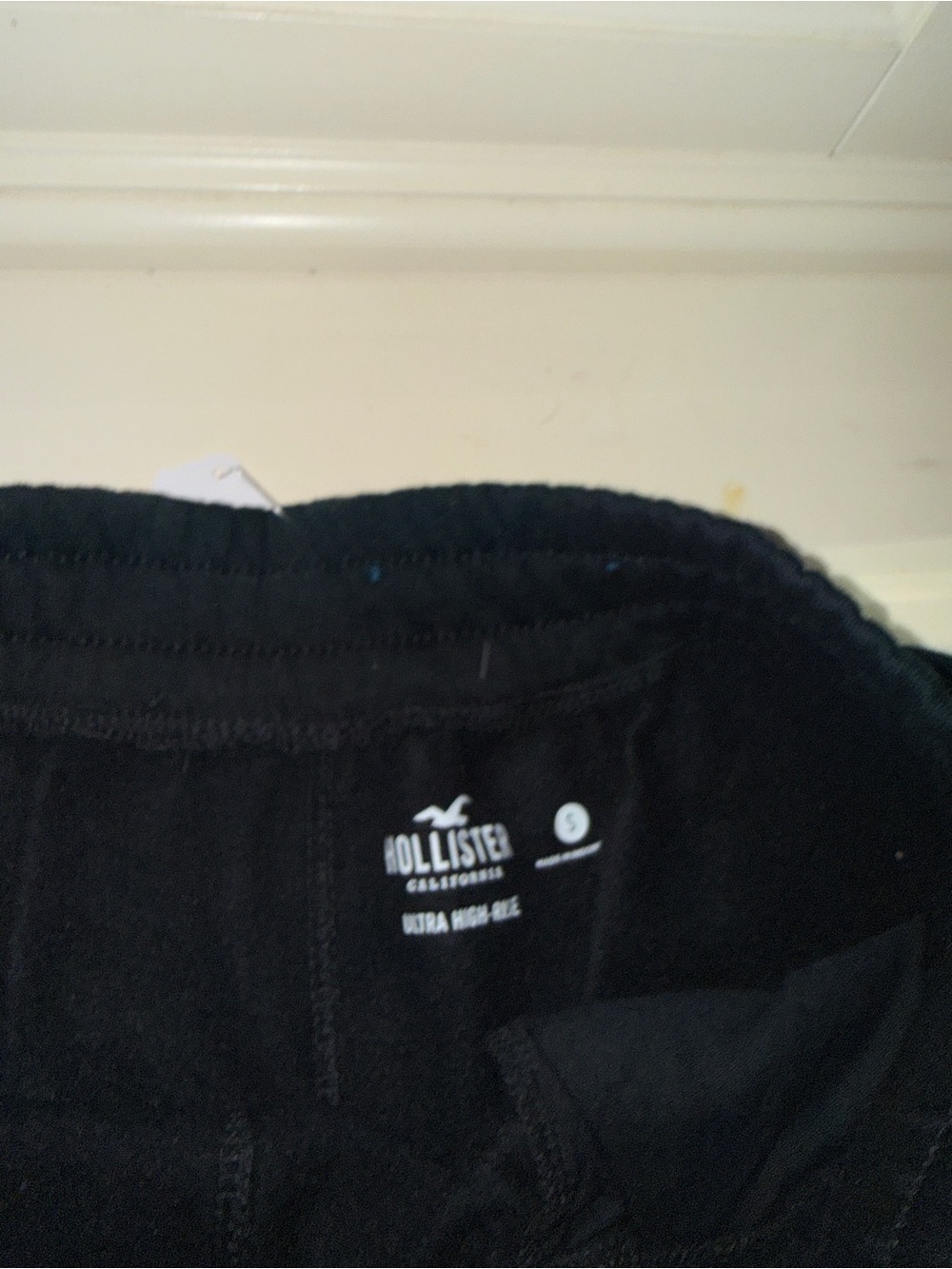 Hollister Black Ultra High-Rise Shorts - Picture 2 of 2
